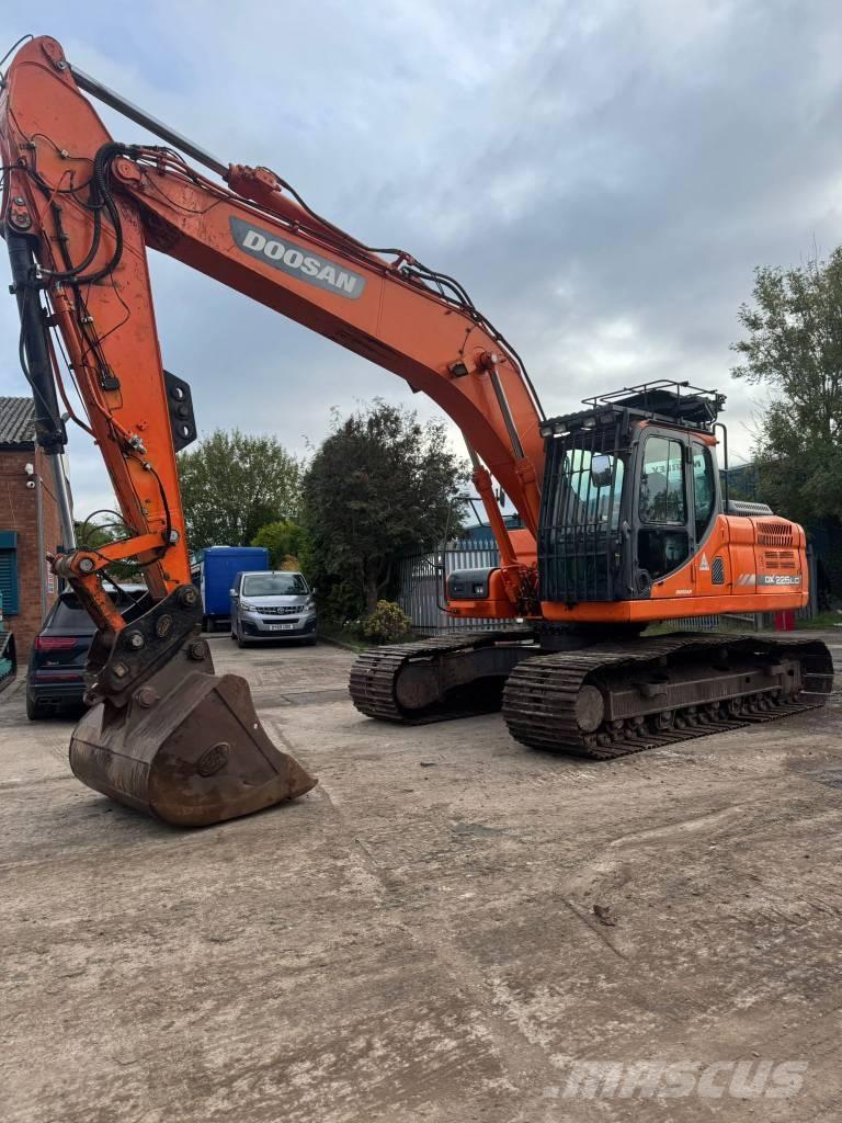 Doosan DX 225 LC Escavadoras de rastos