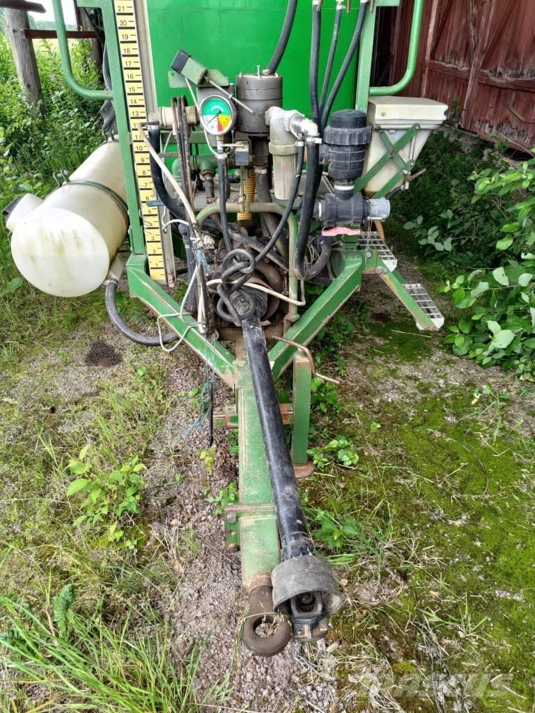 Moteska M2500 Pulverizadores rebocados