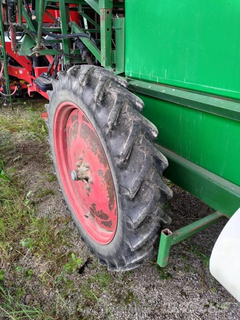 Moteska M2500 Pulverizadores rebocados