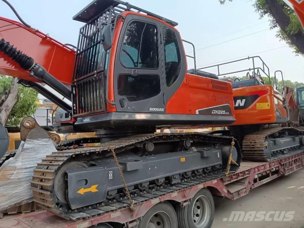 Doosan DX 225 Escavadoras de rastos