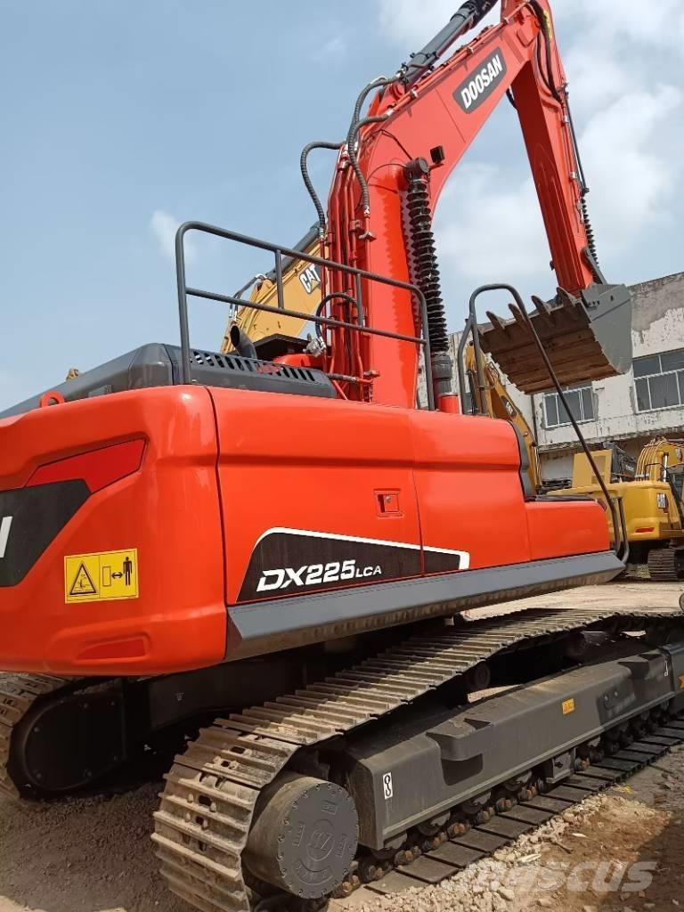 Doosan DX 225 Escavadoras de rastos