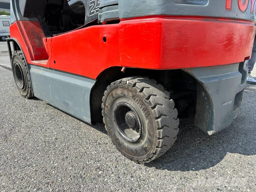 Toyota 7 FB 25 Empilhadores eléctricos