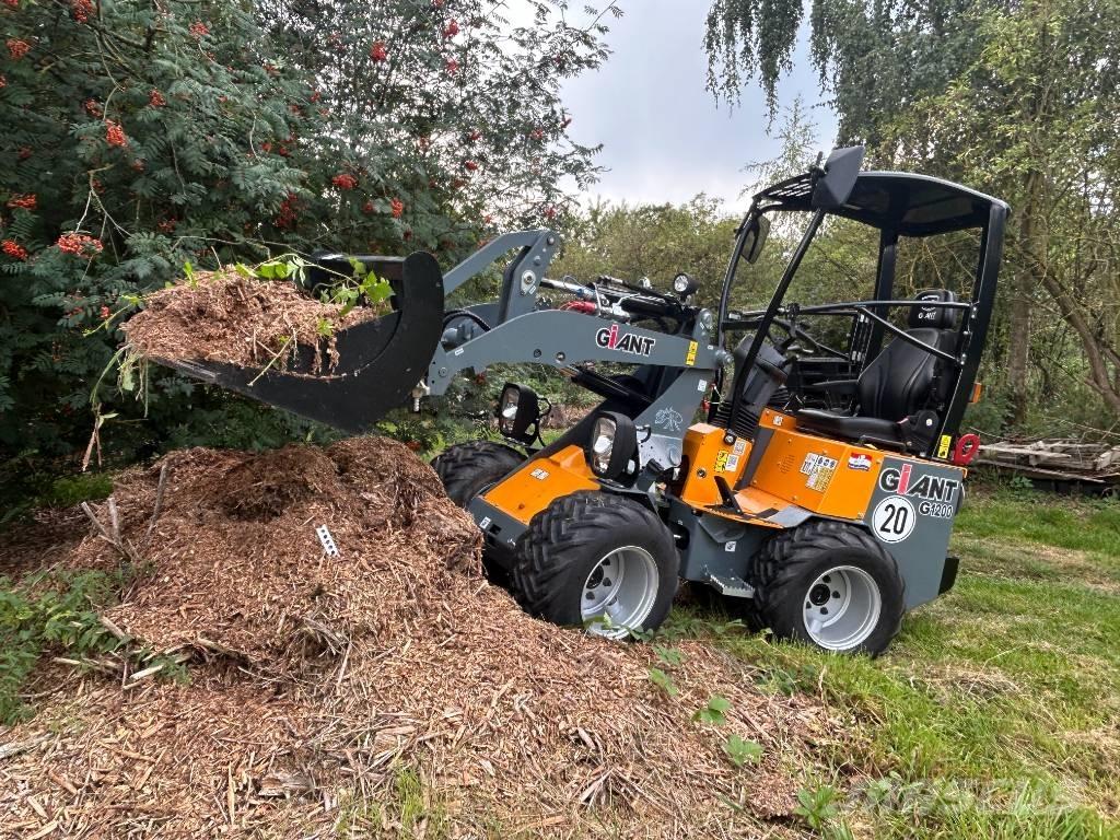 GiANT G 1200 Mini carregadoras