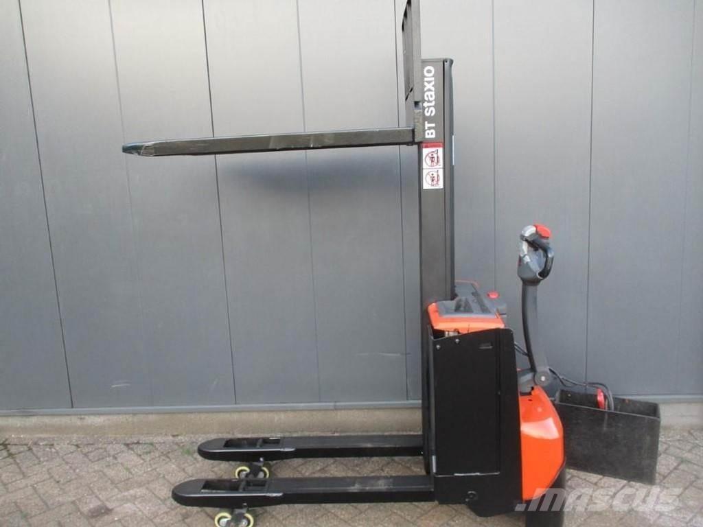 BT SWE 080L Empilhador para operador externo