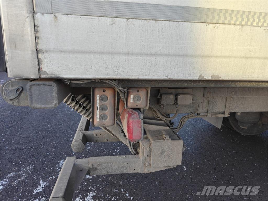 Scania P320 Camiões de caixa fechada