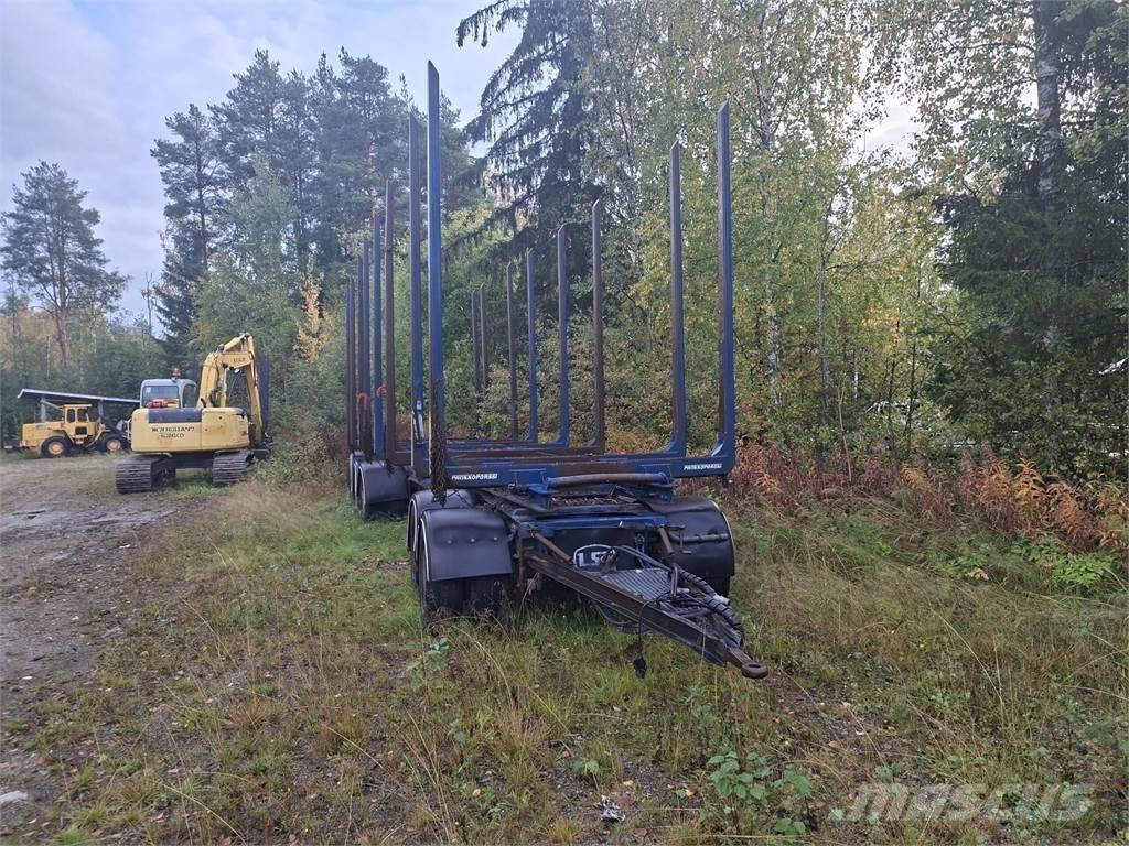 Kome puuperävaunu Reboques de transporte de troncos