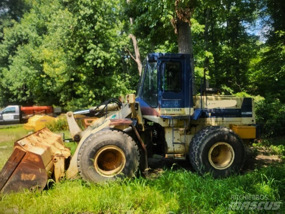 Komatsu WA 250 Pás carregadoras de rodas