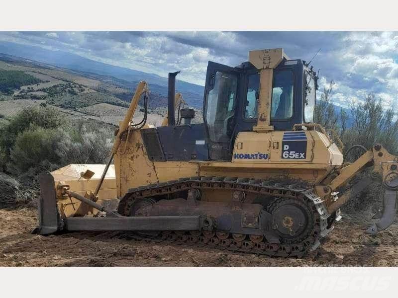 Komatsu D65EX-15 Dozers - Tratores rastos