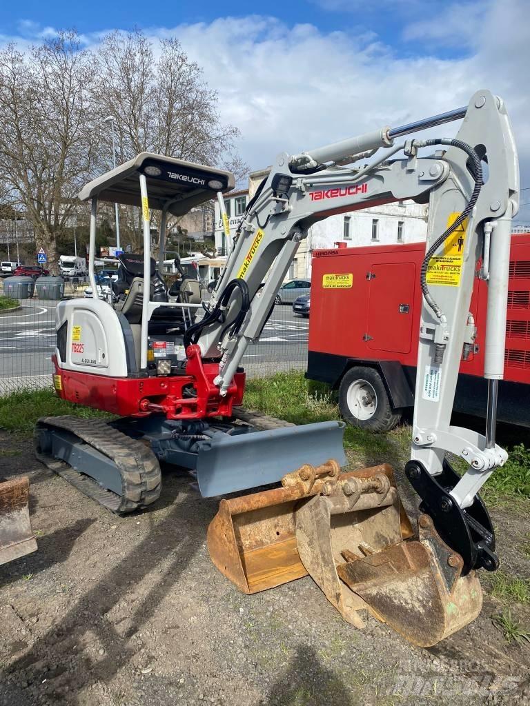Takeuchi TB225 Mini Escavadoras <7t