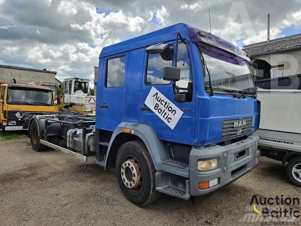 MAN 18.225 Camiões de chassis e cabine