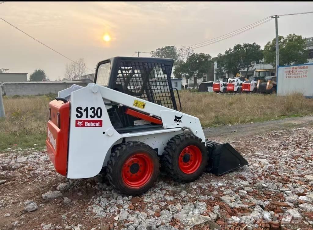 Bobcat S 130 Carregadoras de direcção deslizante
