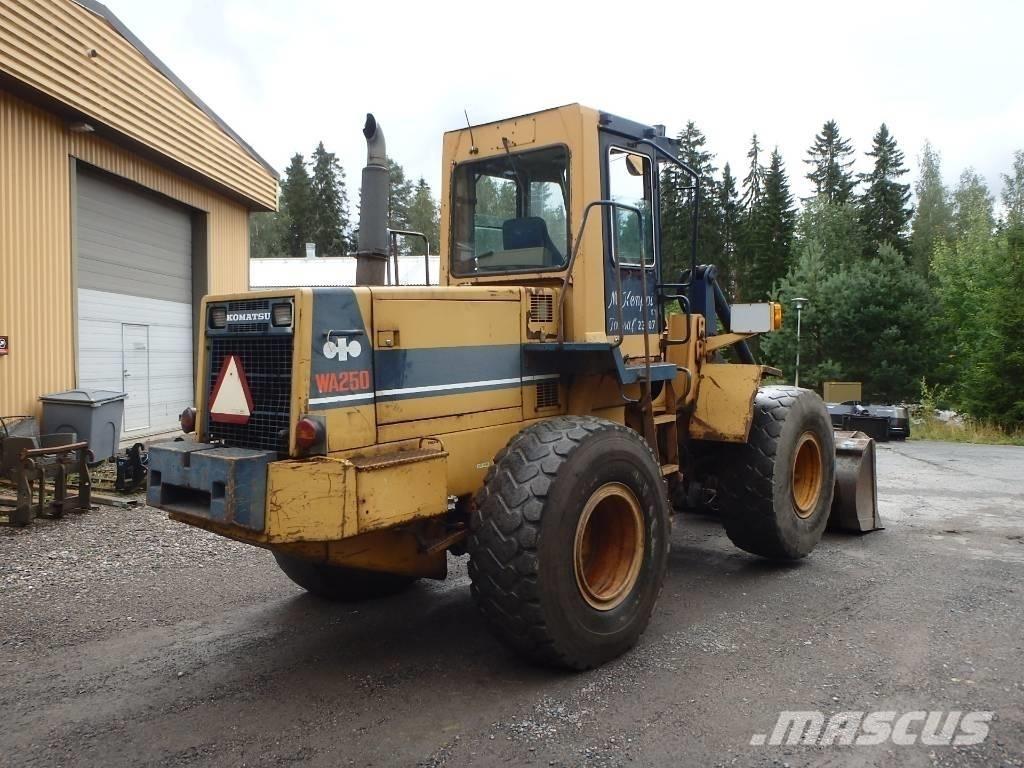Komatsu WA 250-1 Pás carregadoras de rodas