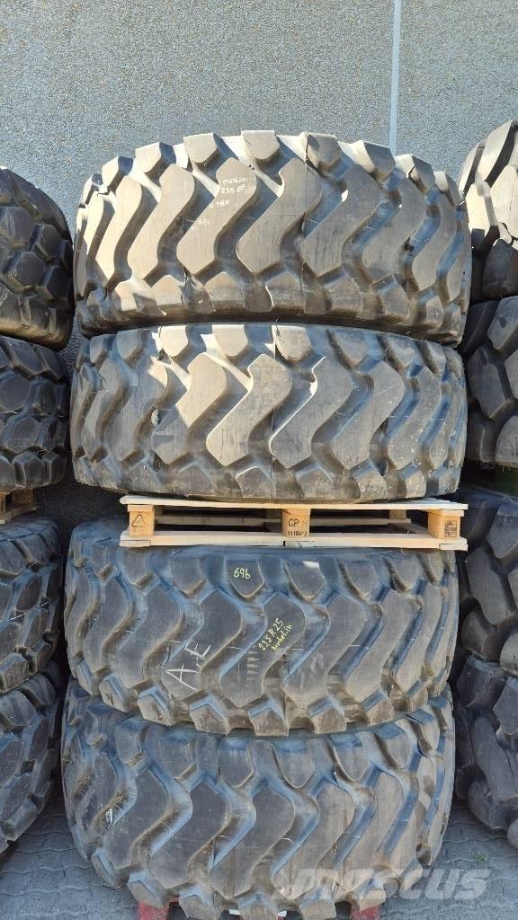 Michelin 23.5 R25 Pneus Agrícolas