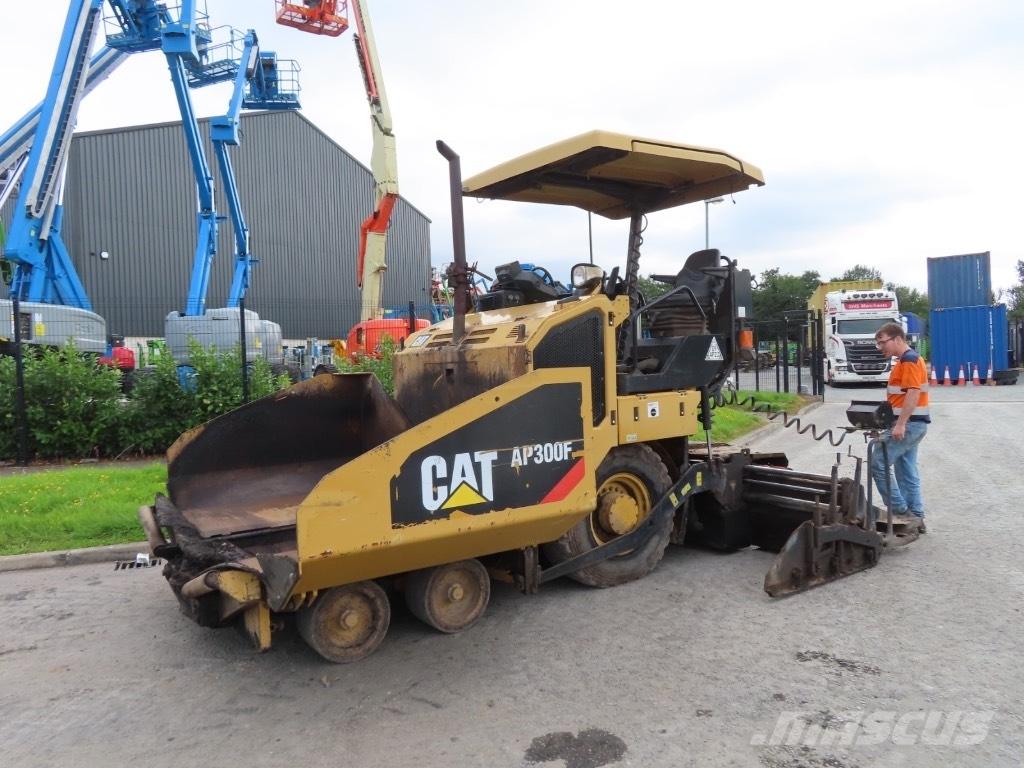 CAT AP 300 Pavimentadoras de asfalto