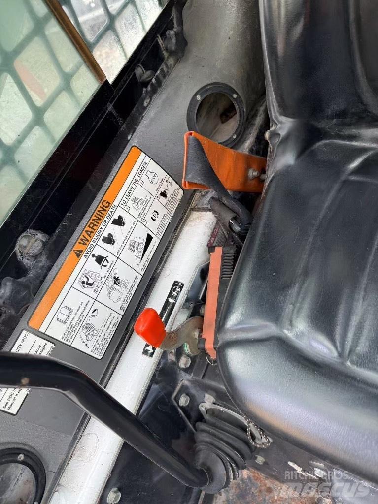 Bobcat S 300 Carregadoras de direcção deslizante