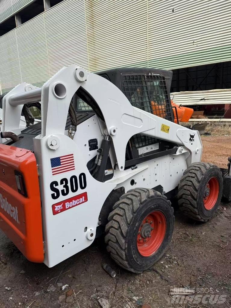 Bobcat S 300 Carregadoras de direcção deslizante