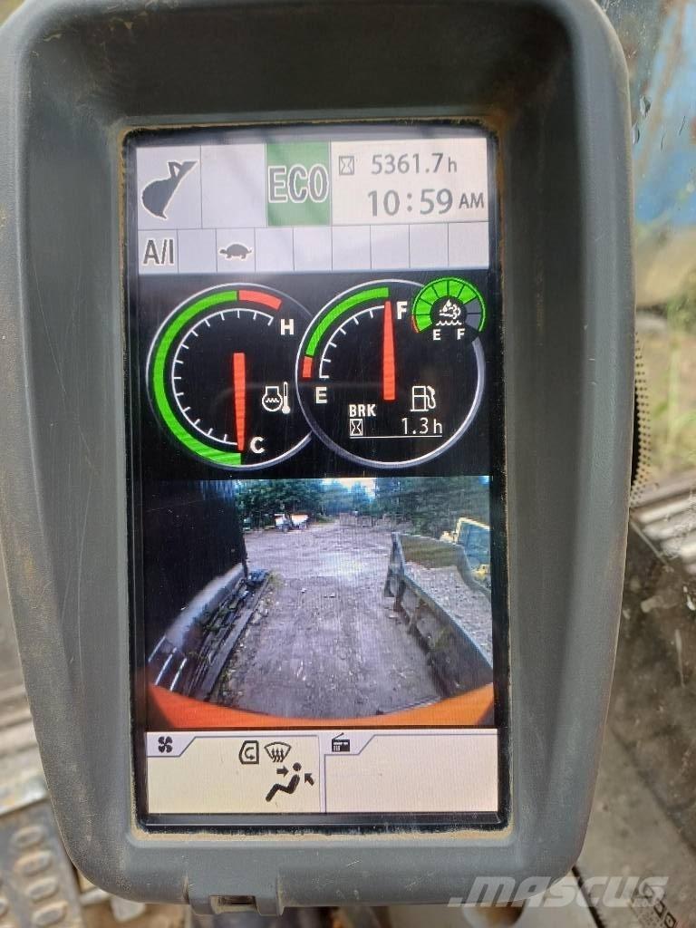 Hitachi ZX 135 US-6 Escavadoras de rastos