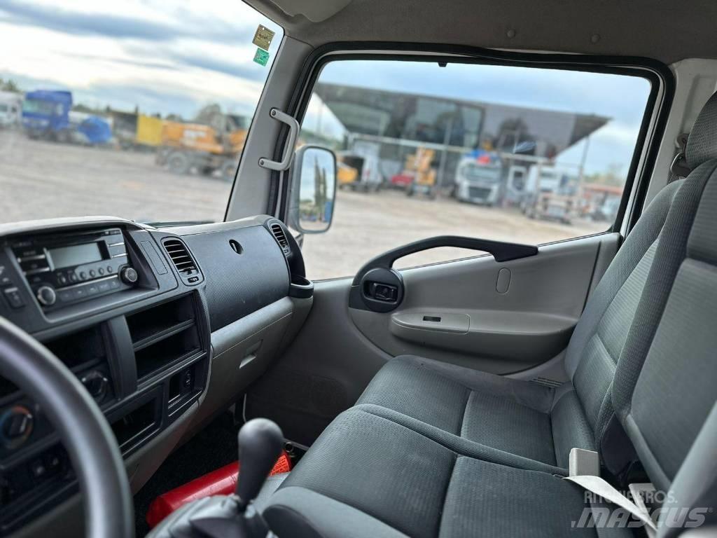 Nissan NT 400 Camiões grua