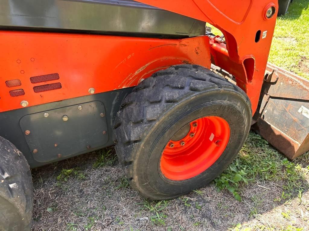 Kubota SSV 75 Carregadoras de direcção deslizante