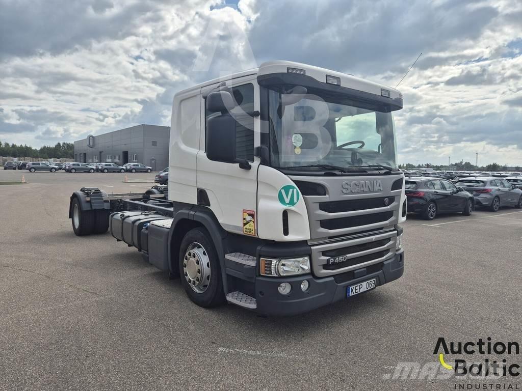 Scania P 450 Camiões de chassis e cabine