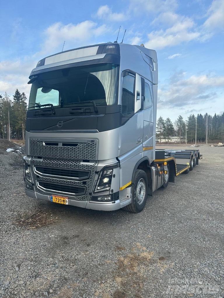 Volvo FH16 750 Camiões de transporte de máquinas florestais