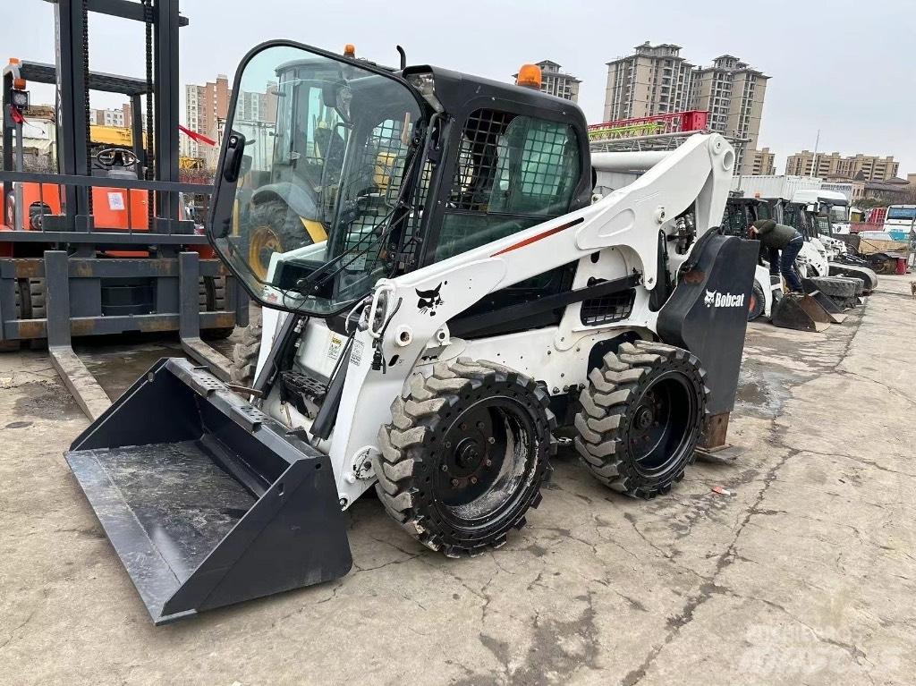 Bobcat S 750 Carregadoras de direcção deslizante