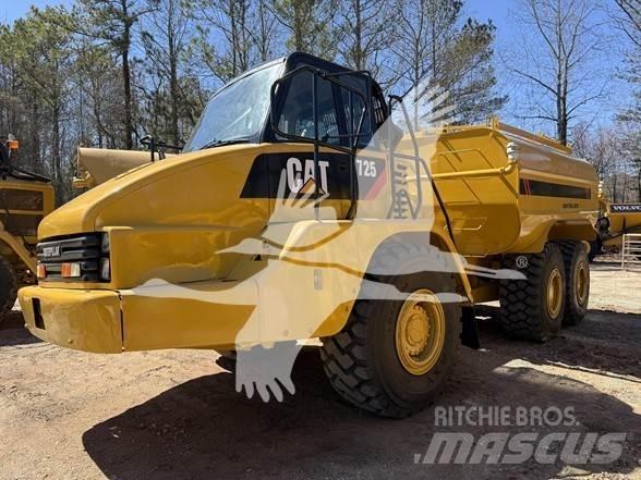 CAT 725 Auto-tanques