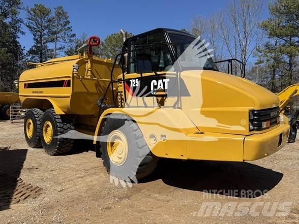 CAT 725 Auto-tanques