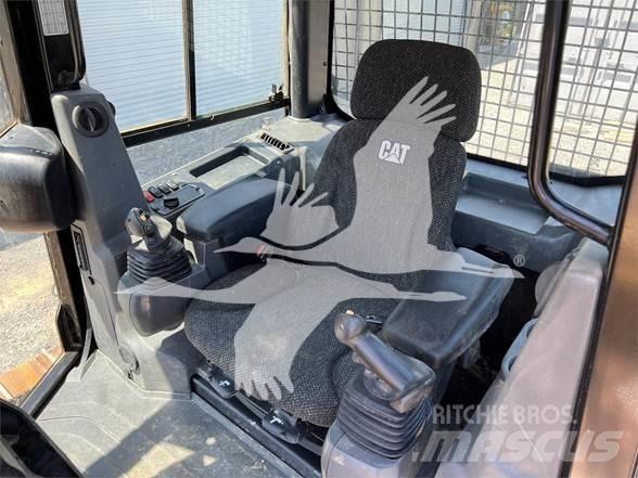 CAT D5K2 LGP Dozers - Tratores rastos