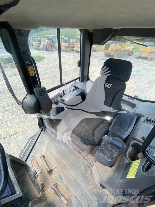 CAT D6K2 LGP Dozers - Tratores rastos