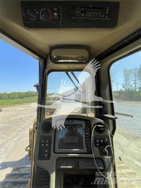 CAT D6T XL Dozers - Tratores rastos