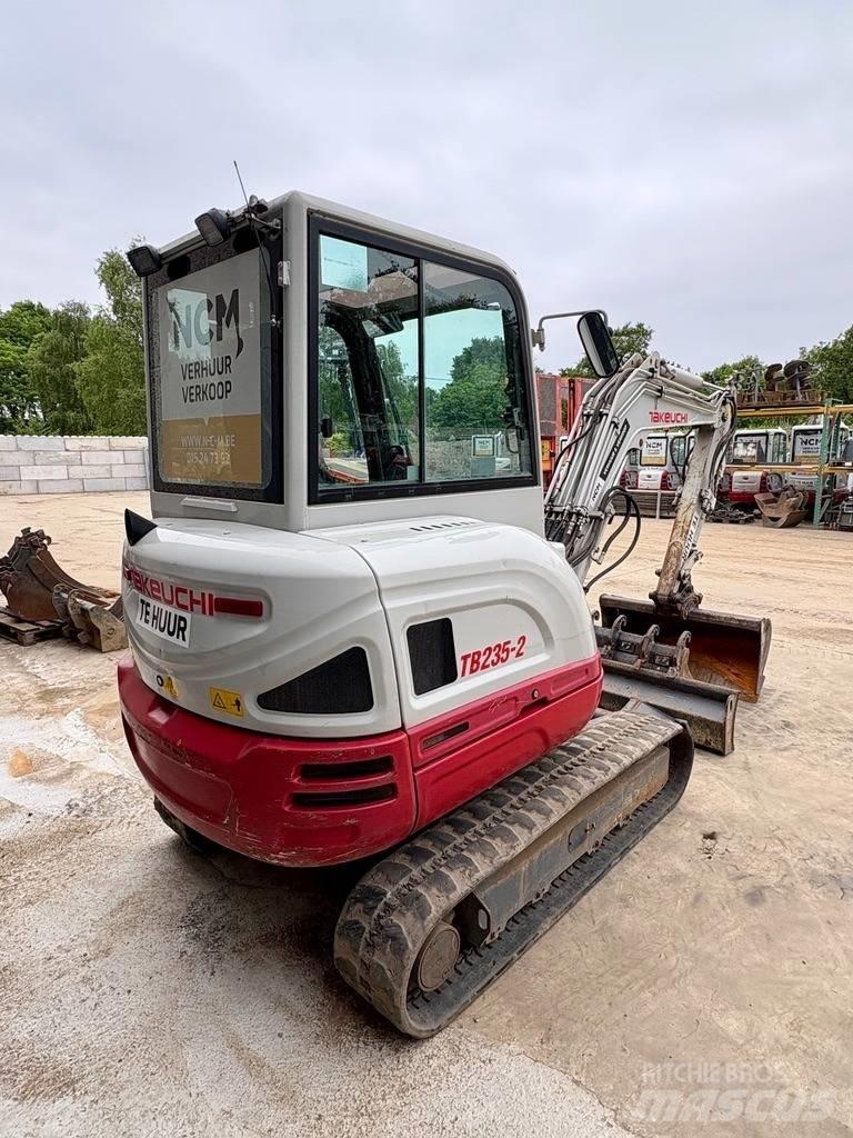 Takeuchi TB 235 Mini Escavadoras <7t