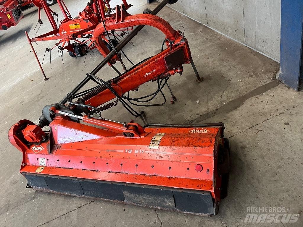 Kuhn TB 211 Gadanheiras e cortadores de folhas para pastos