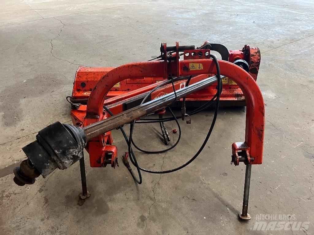 Kuhn TB 211 Gadanheiras e cortadores de folhas para pastos