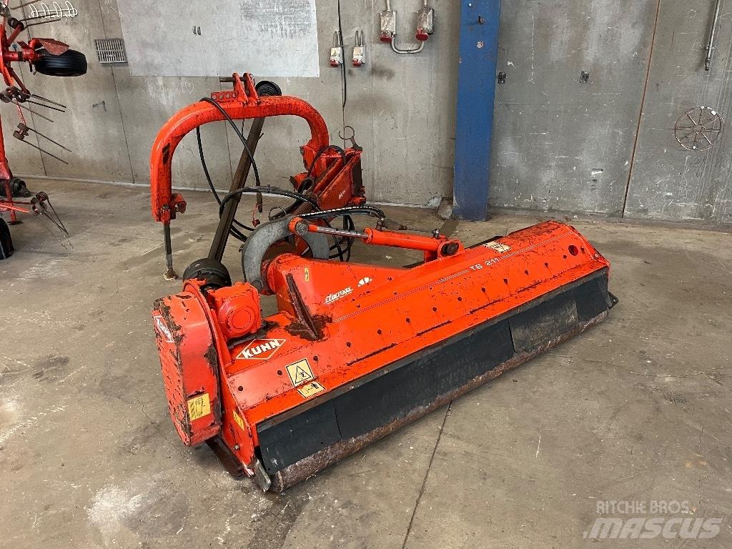 Kuhn TB 211 Gadanheiras e cortadores de folhas para pastos