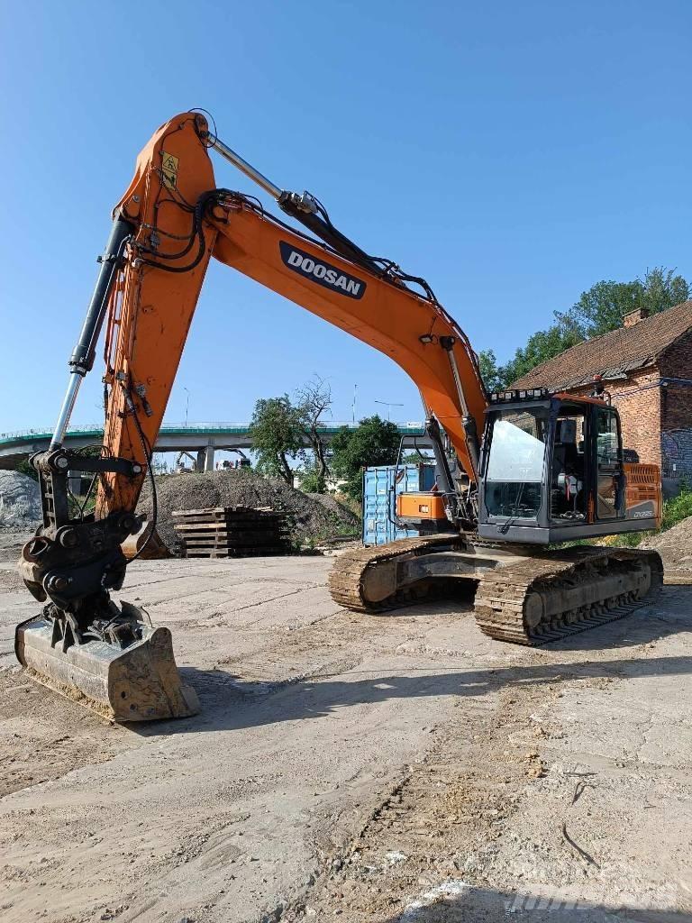 Doosan DX 225 LC-5 Escavadoras de rastos