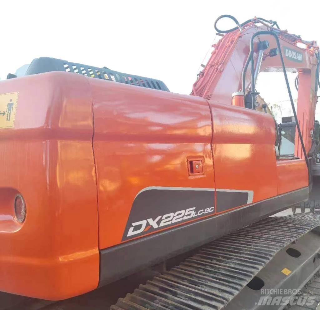 Doosan DX 225 Escavadoras de rastos