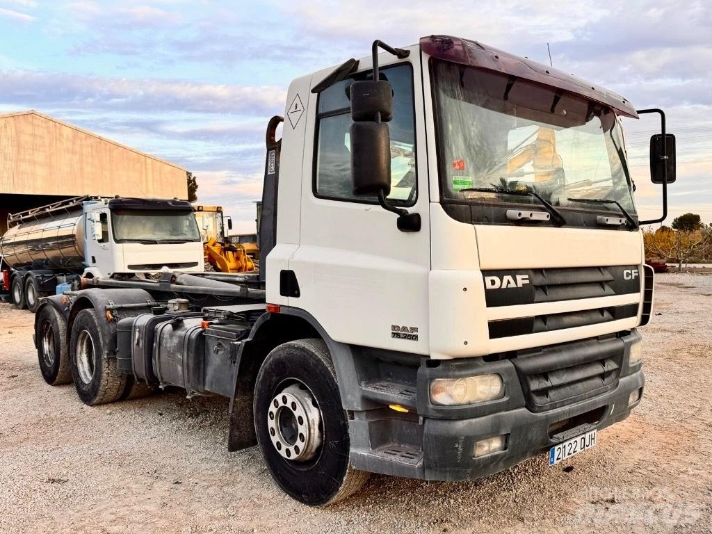 DAF 75.360 Camiões caixa desmontável com elevador de cabo