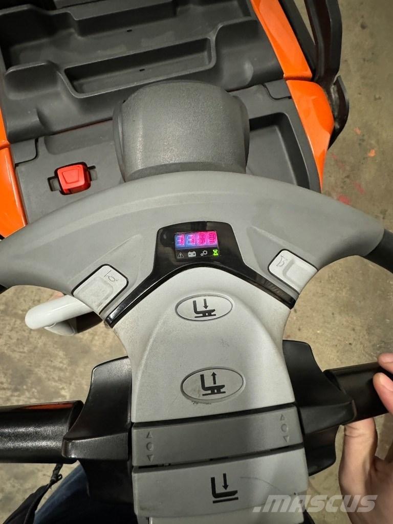 Toyota SPE160L Empilhador para operador externo