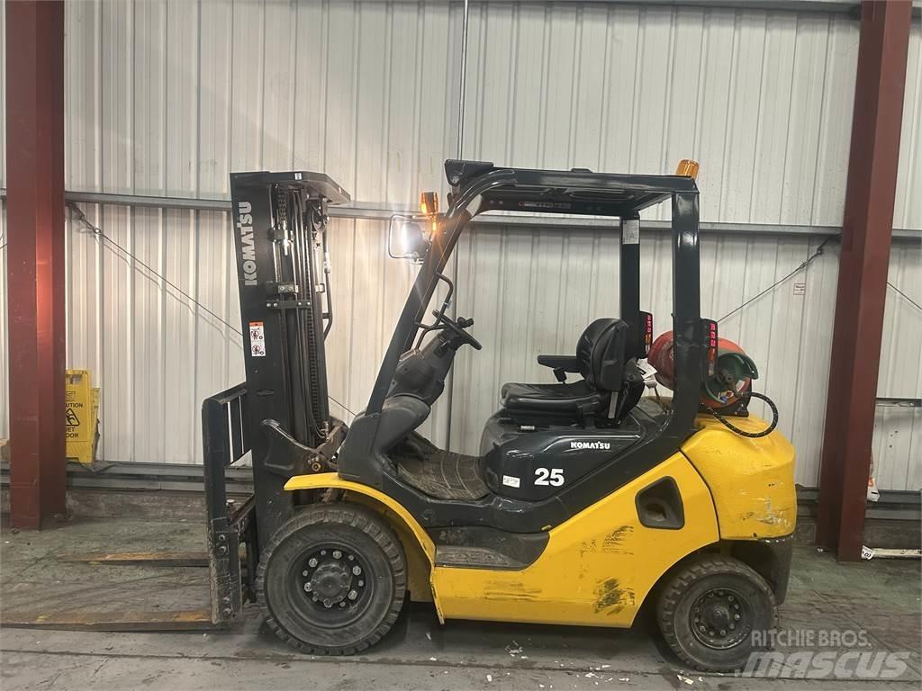 Komatsu FG25HT-17 Empilhadores a gás
