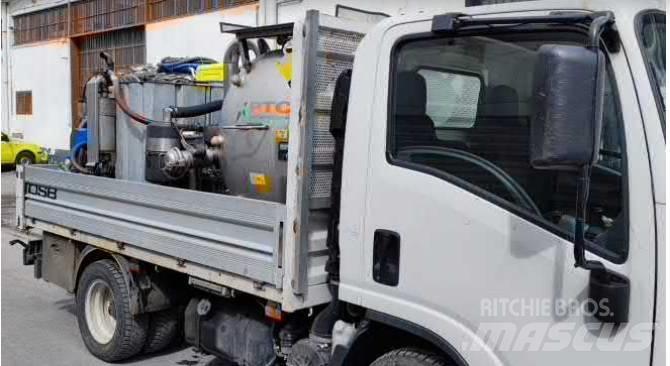 Isuzu N 1R 87A Camiões de caixa fechada
