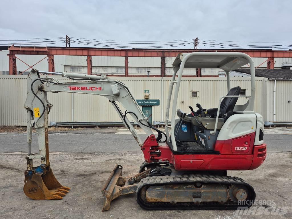Takeuchi TB 230 Mini Escavadoras <7t