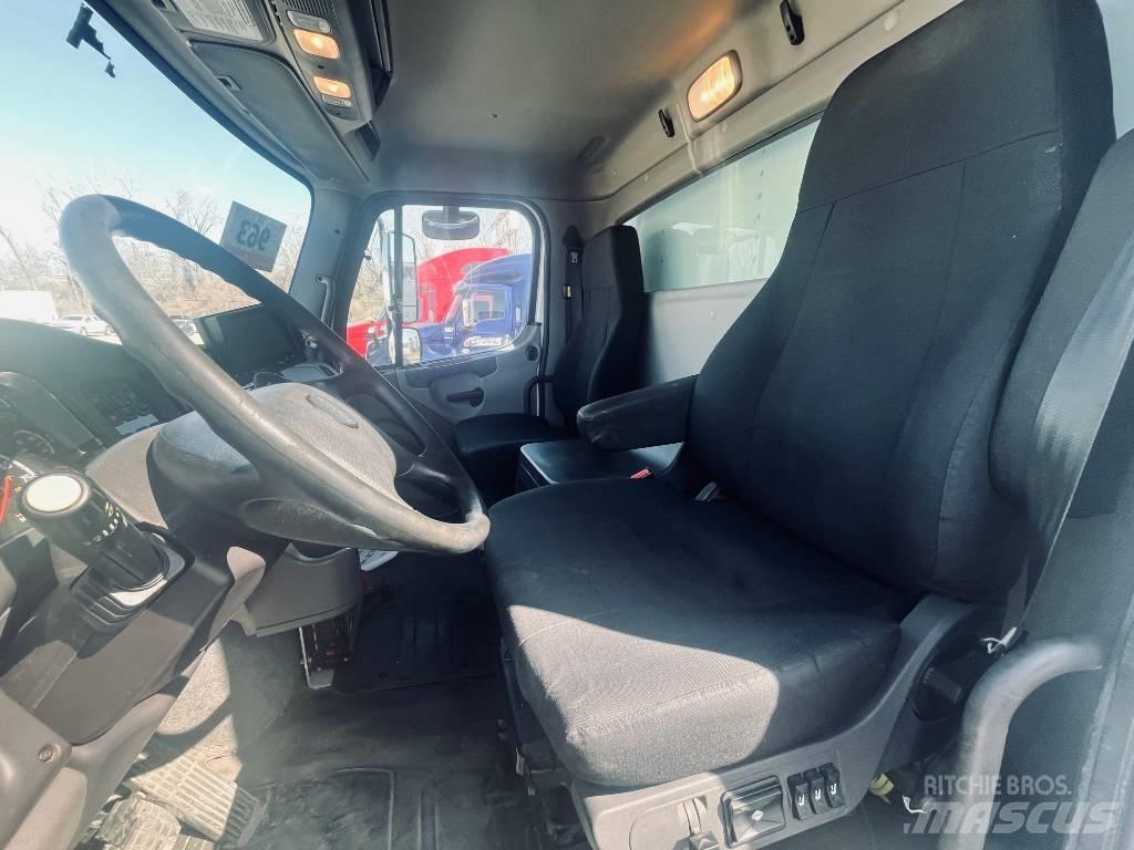 Freightliner M 106 Camiões de caixa fechada