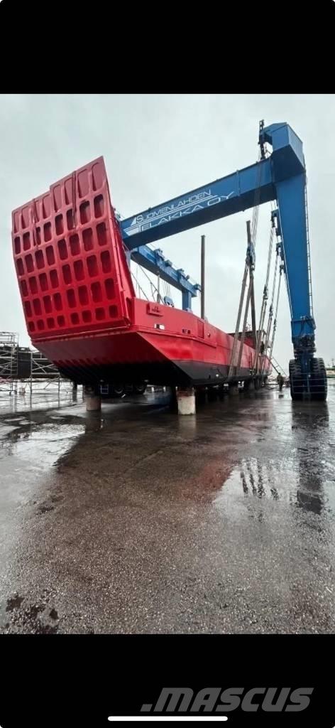  Cargo Ship Ganador Batelões / barcaças e pontões