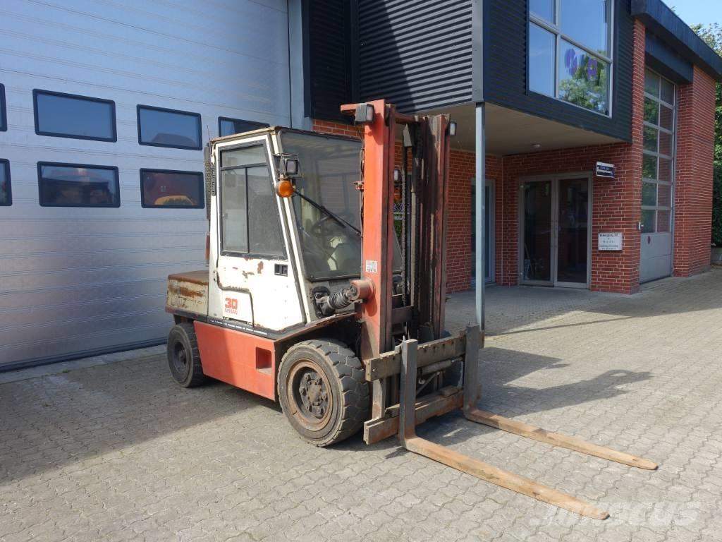 Nissan EGH02 A 30 U Empilhadores Diesel