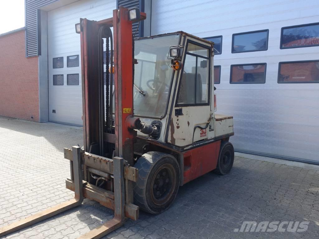 Nissan EGH02 A 30 U Empilhadores Diesel