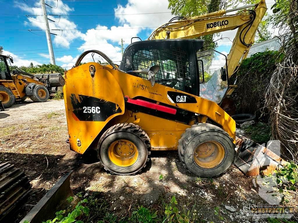 CAT 256 C Carregadoras de direcção deslizante
