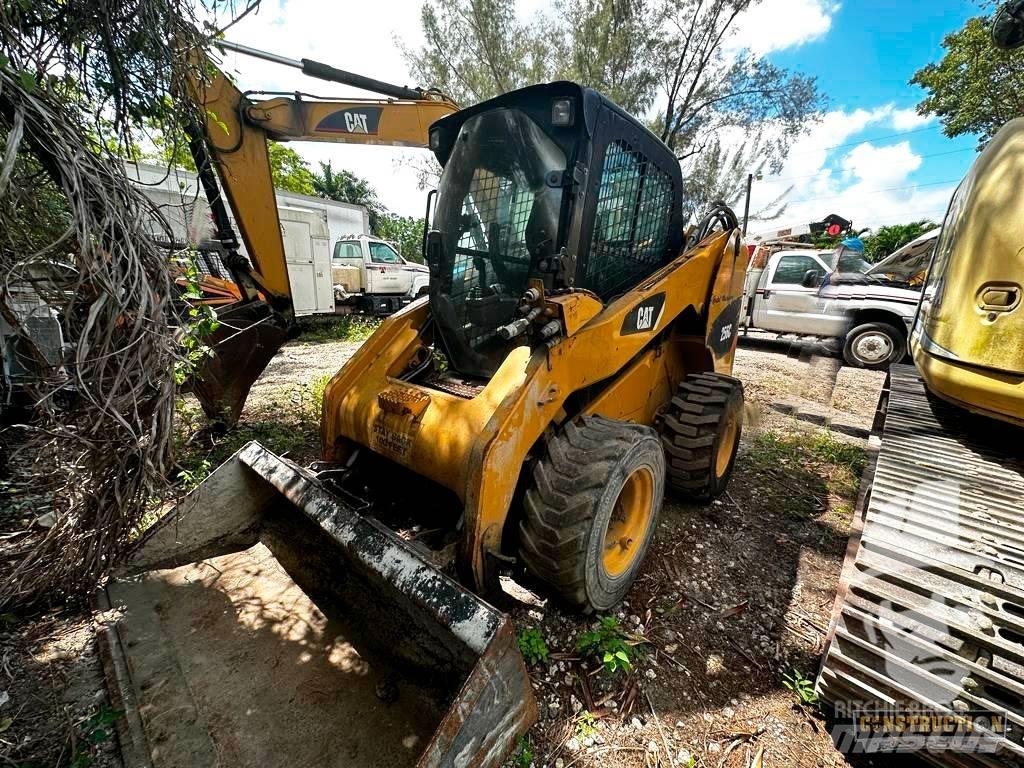 CAT 256 C Carregadoras de direcção deslizante