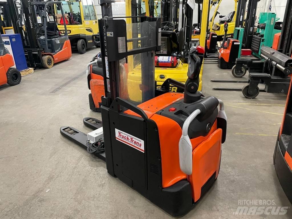 Toyota SPE200D Empilhador para operador externo