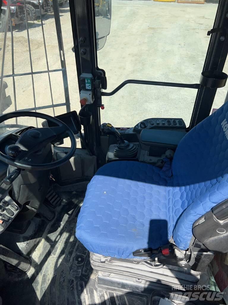 Komatsu WA 270-8 Pás carregadoras de rodas